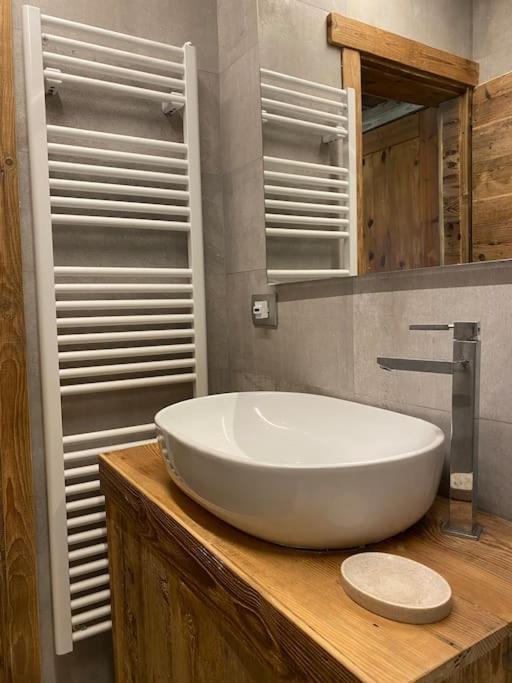 Incantevole Appartamento Stile Chalet Breuil Cervinia Экстерьер фото